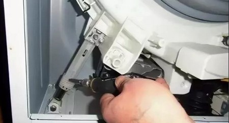 Стиральная машина вибрирует при отжиме